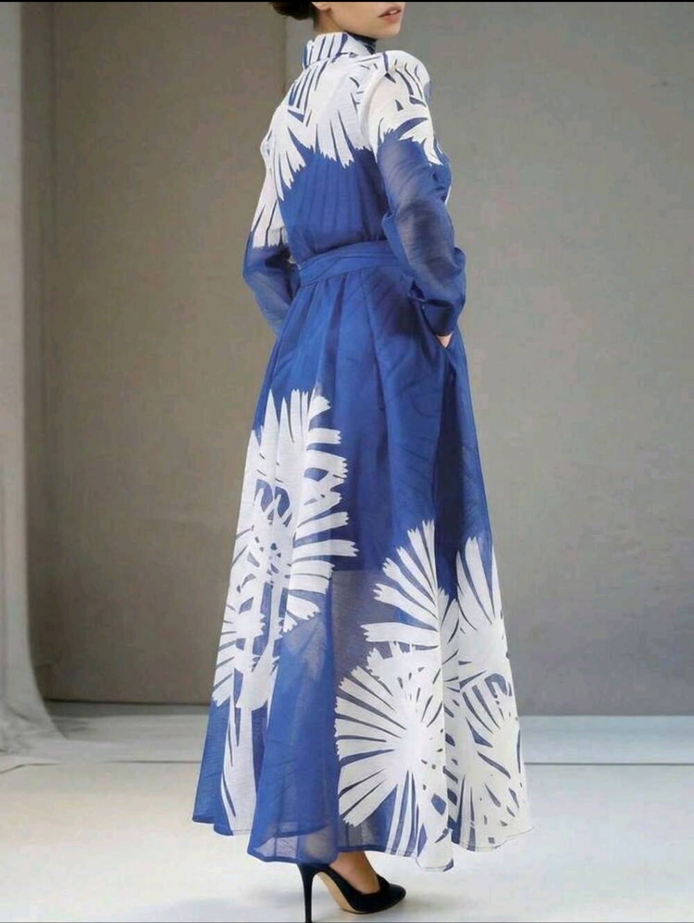 Women's Blue & White Bold Abstract Print Maxi Dress - - Picture 2 of 5